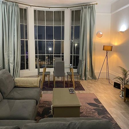 Апартаменты Period Sea View Flat In Гастингс Экстерьер фото